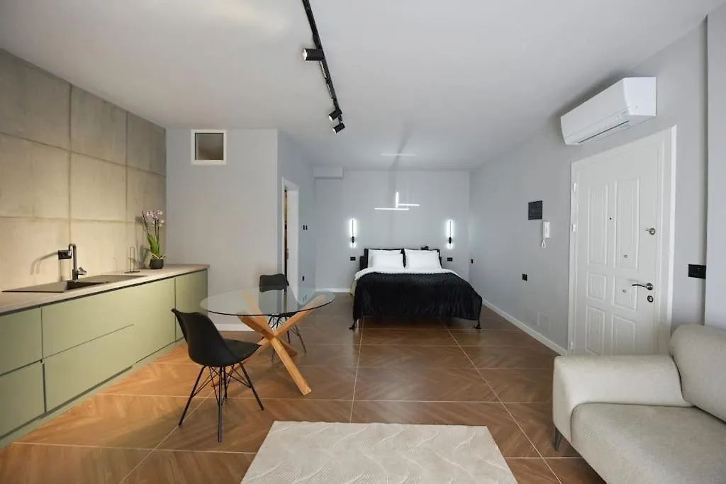 The House Of Flowers Shkodra Apartment