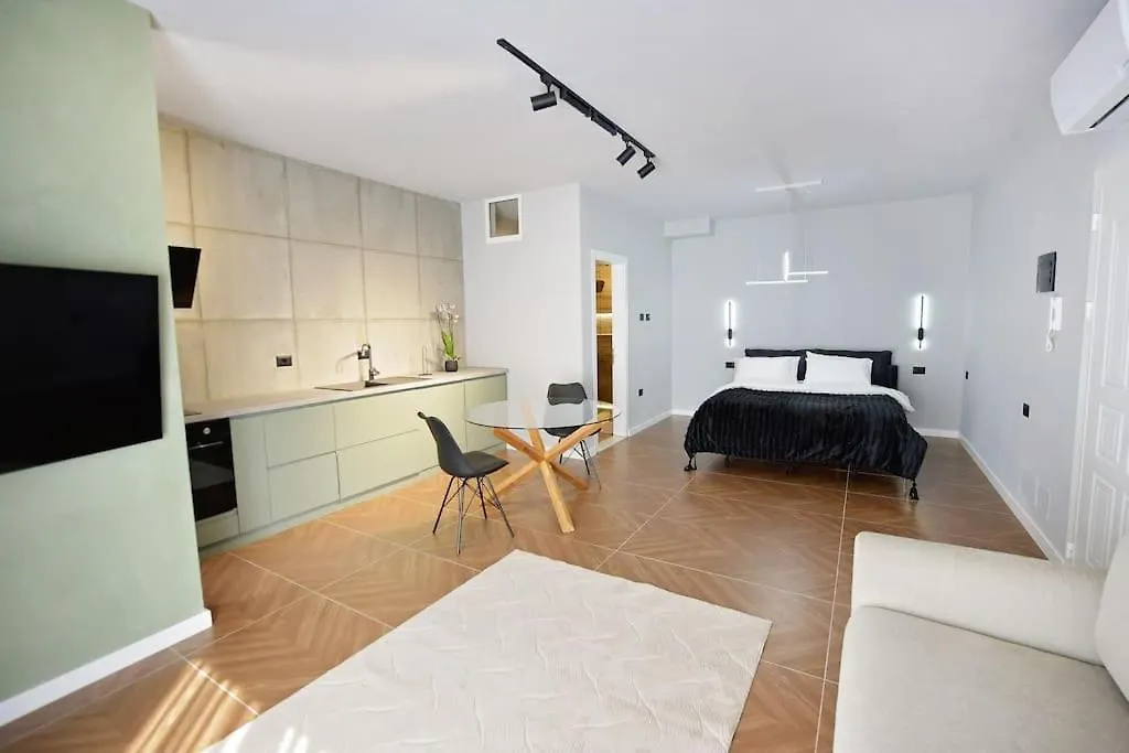The House Of Flowers Shkodra Apartment