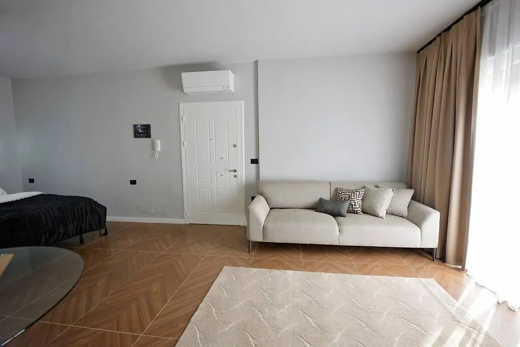 Apartment The House Of Flowers Shkodra